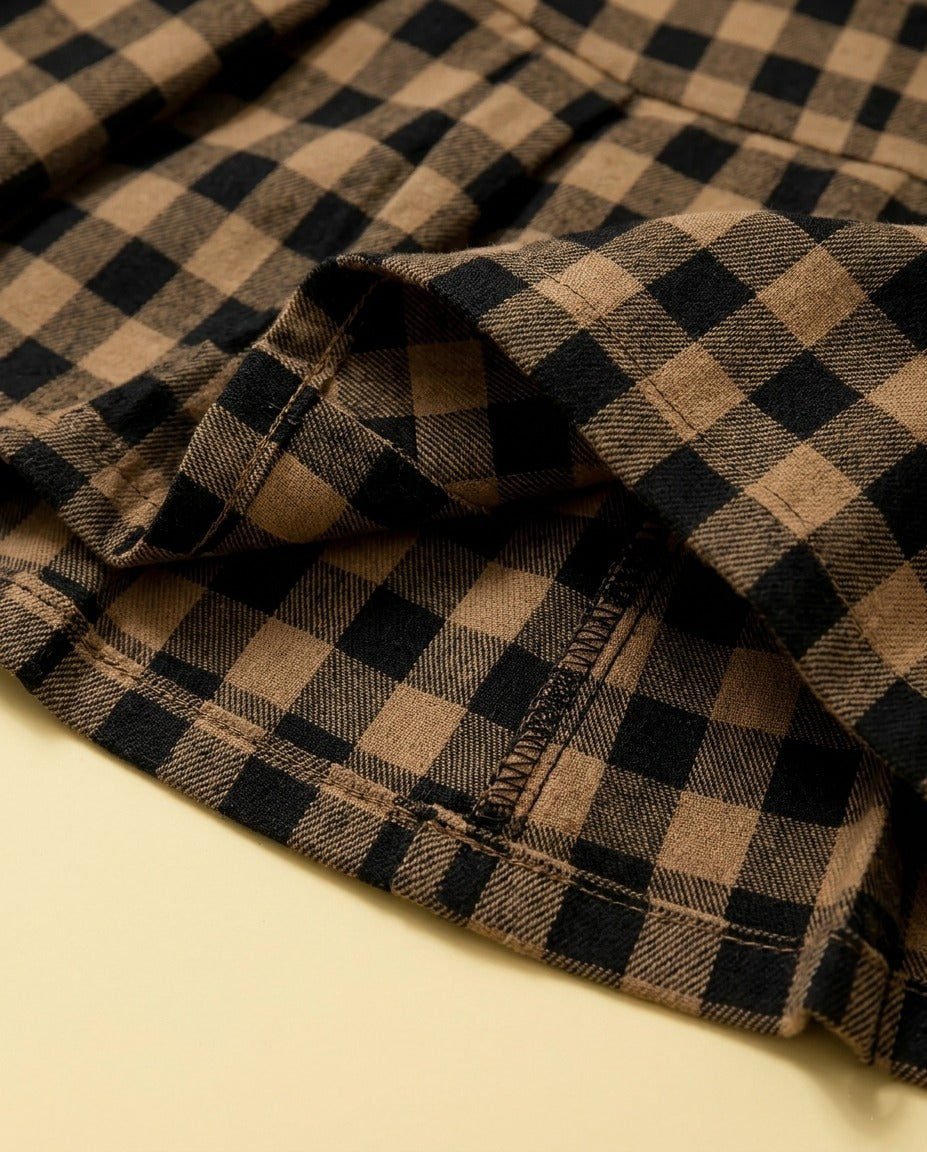 Saia xadrez com blusa preta - foto 2